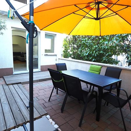 Apartment With Garden In Barbariga Exterior photo